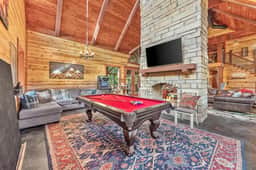New! 6BR Spa-Firepit-Pool Table-Arcade-Mini Golf!