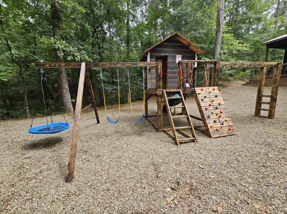 Lazy Daze Lodge - Hot Tub and New Custom Playset!