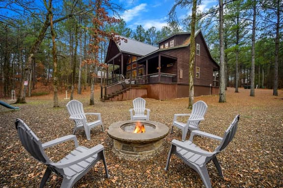 Lazy Daze Lodge - Hot Tub and New Custom Playset!